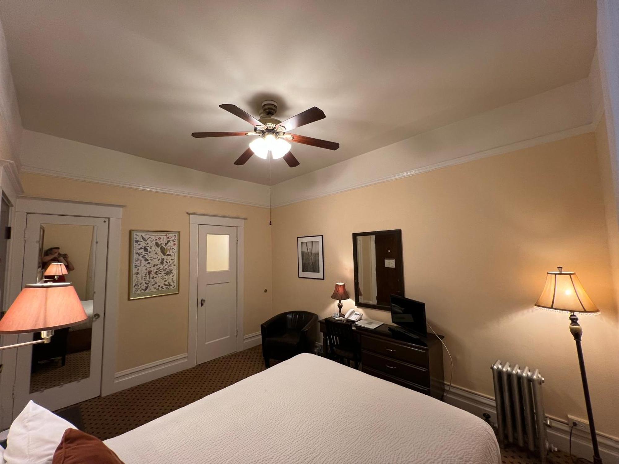 The Andrews Hotel San Francisco Room photo